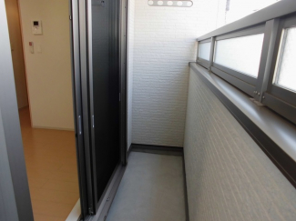 バルコニーからの眺めを楽しみながら食事をしませんか