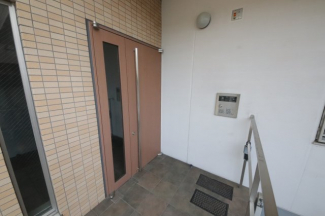 明るい色調の室内です