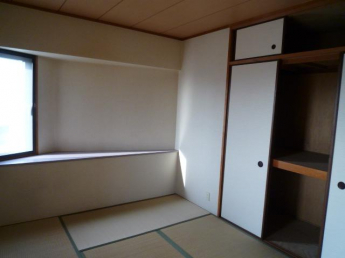 落ち着いた雰囲気の和室付きです