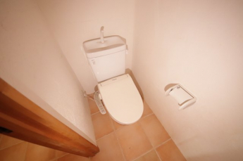 コンパクトで使いやすいトイレです