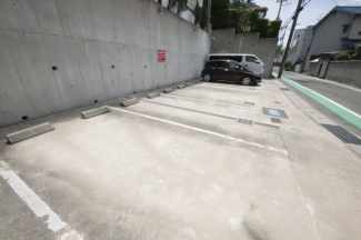 駐車場に車を止められます