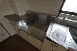 コンパクトなキッチンで掃除もラクラク
