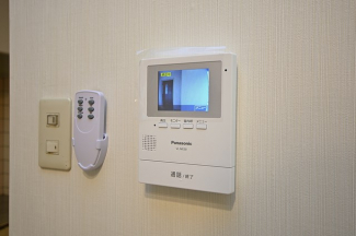 ●モニター付インターフォンで防犯に安心です