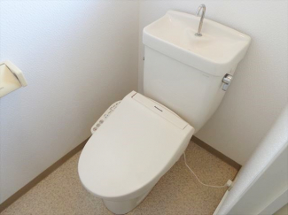 ★温水洗浄便座で快適です。
