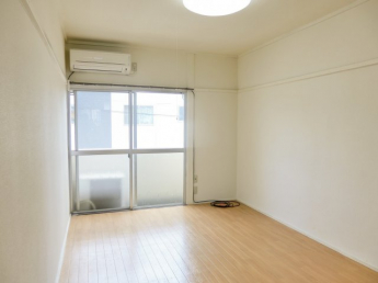クレセント207号｜６帖の洋室です☆
