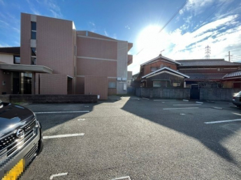 【駐車場】