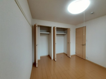 スタンダードな洋室です