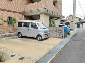 車をお持ちの方に嬉しい駐車場付きの物件です