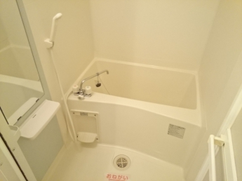 コンパクトで使いやすいお風呂です