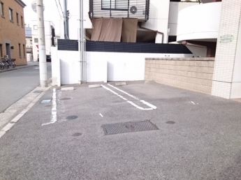 車をお持ちの方に嬉しい駐車場付きの物件です
