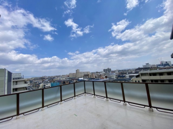 ルーフバルコニー（６６．５６㎡）付きの住戸です！