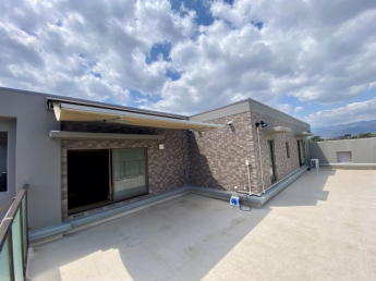 ルーフバルコニー（６６．５６㎡）付きの住戸です！