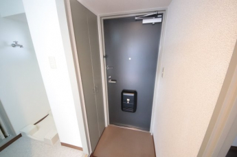収納もある玄関です