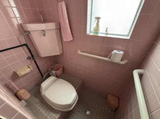 トイレ【１階】　簡易的な洋式トイレです。