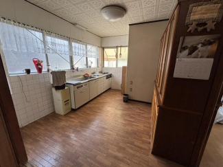 ガレージ付小さなお店屋さんも可能です　新居浜市喜光地町中古住宅の画像