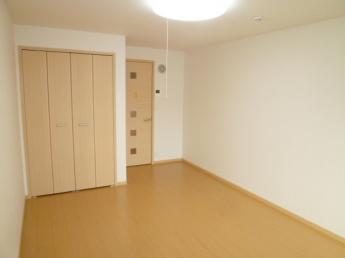 明るい色調の室内です