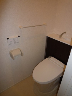 清潔感のあるトイレです