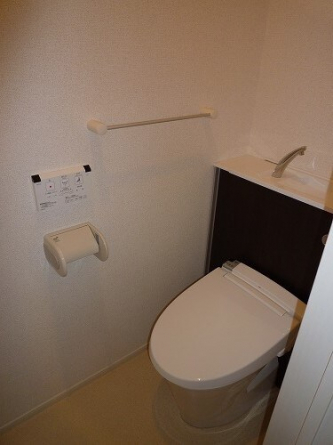 清潔感のあるトイレです