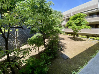平成17年（2005年）1月築、第１種低層住居専用地域に佇む全27戸のオール電化マンションです！