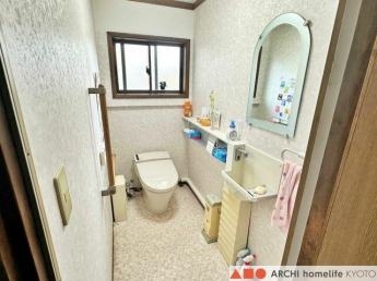 1階トイレは手摺があり、使い勝手も良いですね♪
