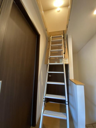 屋根裏収納・照明器具付