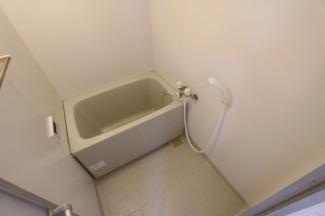 日々の疲れを癒すお風呂付です
