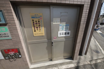 毎日通るエントランスはこのようになっています