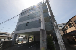 落ち着いた雰囲気の外観です