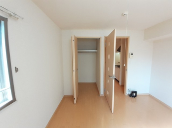 ゆったり過ごせる居間です