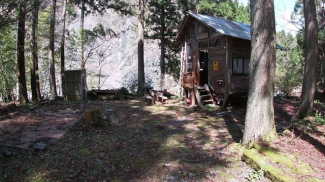 敷地内DIY小屋