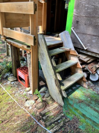 小屋階段