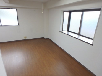 ゆったり過ごせる居間です