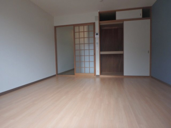 開放的な寝室です