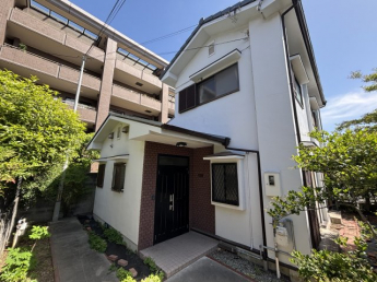 玄関：2025年５月撮影