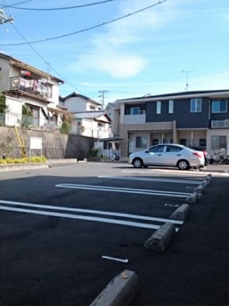 駐車場があるので、車を買う予定の方も安心です