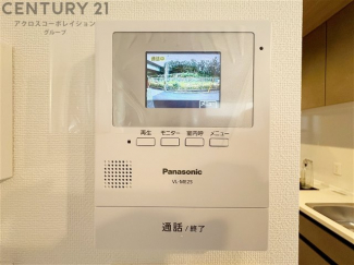 訪問者が来たときにテレビ画面で確認できるため、安心してドアを開けられます。録画機能があるものもあり、留守中に来訪者を記録しておくことができます。利便性が高く、セキュリティ面でも安心です