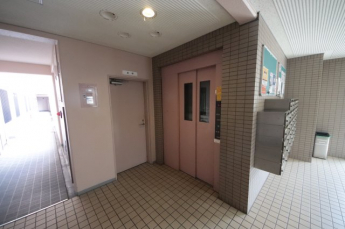 清潔なエントランスです