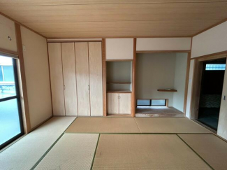玄関横和室　収納