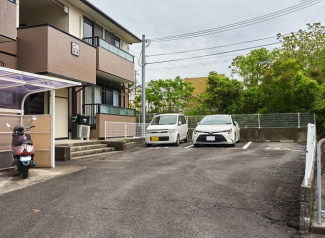 駐車場1台分付いています♪