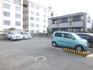 駐車場があるので、車を買う予定の方も安心です