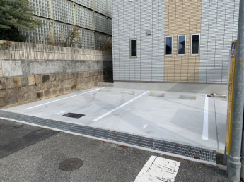 【駐車場】