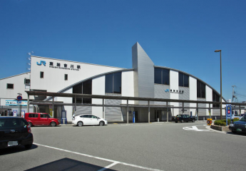 ＪＲ「東加古川」駅。快速電車が利用でき、三宮や大阪などの主要都市へ直通！まで1030m