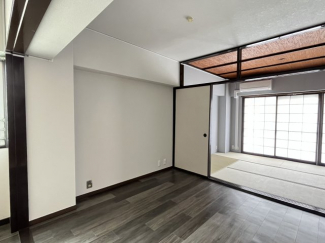 個人の部屋や寝室として使える洋室です