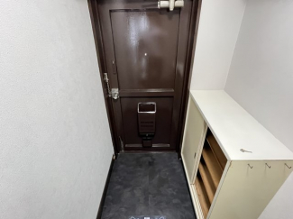 収納もある玄関です