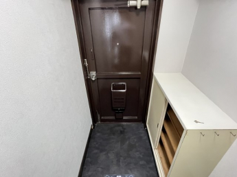 収納もある玄関です