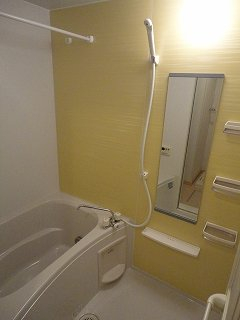 コンパクトで使いやすいお風呂です