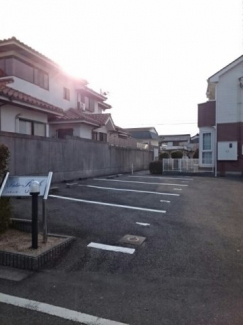 駐車場があるので、車を買う予定の方も安心です