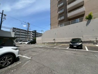 【駐車場】