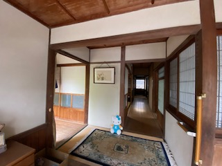 母屋の玄関