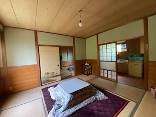 母屋の居間